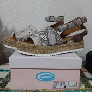 NIB Soda sandles, size 11 python print